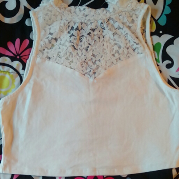 GORGEOUS lace crop top! - Picture 1 of 1
