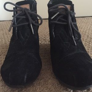 TOMS Black Suede Desert Wedges (Size 7)