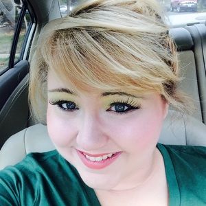 Meet your Posher, Cassi