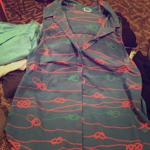 Knot open back tank top.