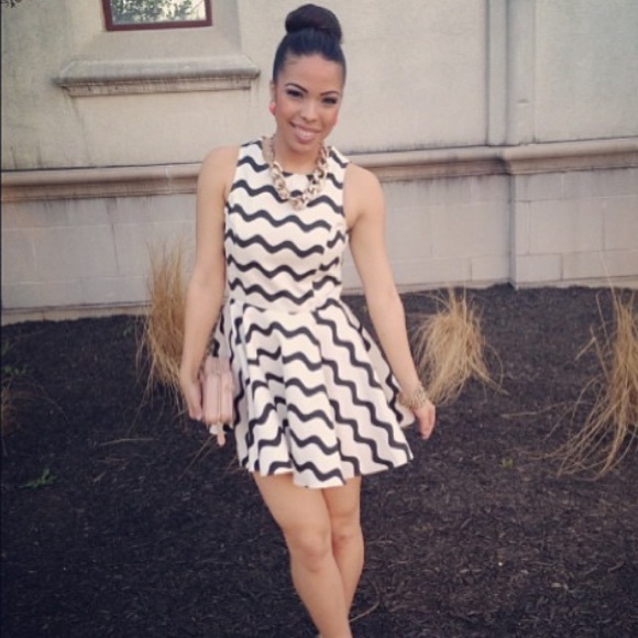 Black and white A Line dress - Picture 2 of 2