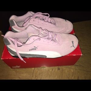 Light flight puma sneakers