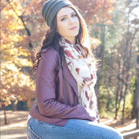 Meet your Posher, Lauren - Picture 2 of 2