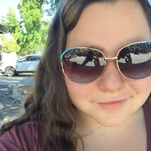 Meet your Posher, Rebecca