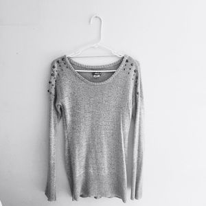 THIN GREY STUDDED SWEATER