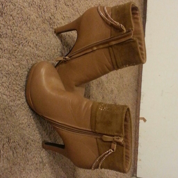 Shoes - Picture 2 of 4