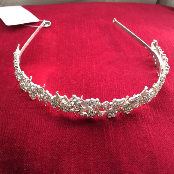 Silver Rhinestone flower tiara - Picture 3 of 4