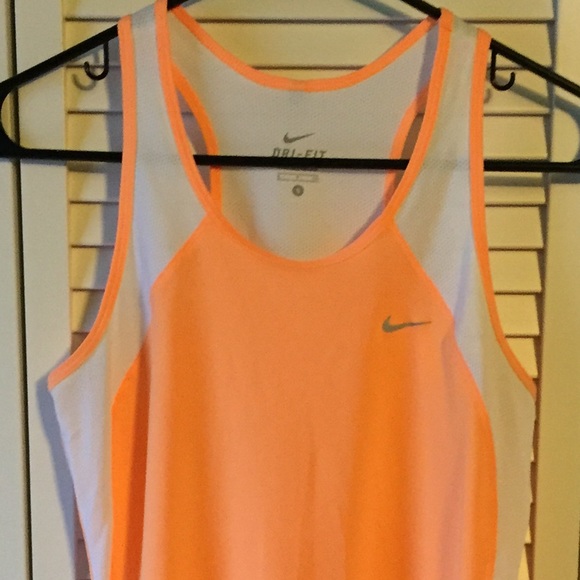 🎉SALE🎉 NWOT Nike workout set! - Picture 2 of 4