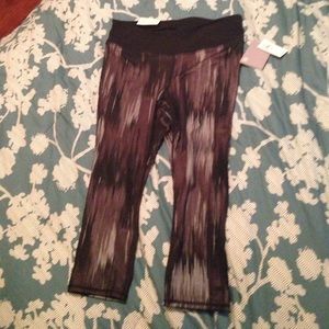 Gap active spandex capris.
