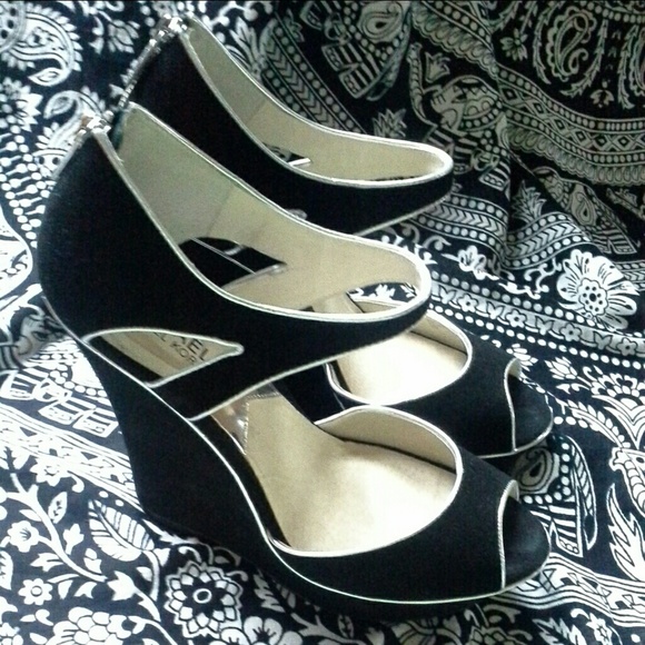 Michael Kors Black pump/wedges