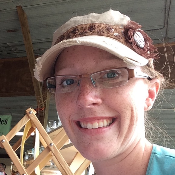 Meet your Posher, Laura