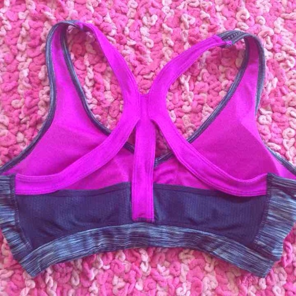 Sports bra with cross cross back