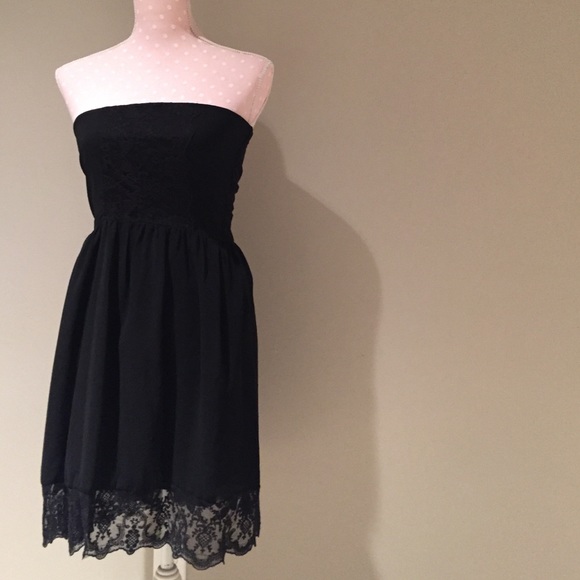 Francesca's Collections Dresses & Skirts - Francesca's Collections lace strapless mini size S