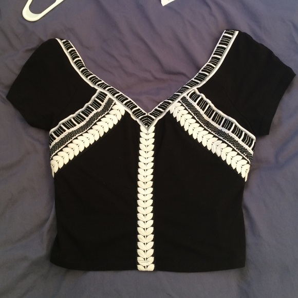 Adorable black and white crop top