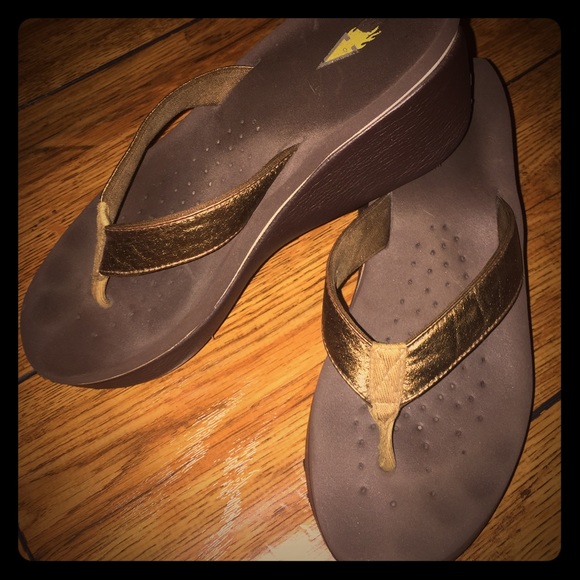 Volatile Flip Flops