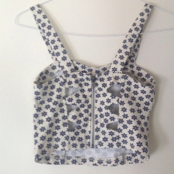 Brandy Melville Crop Top - Picture 2 of 2