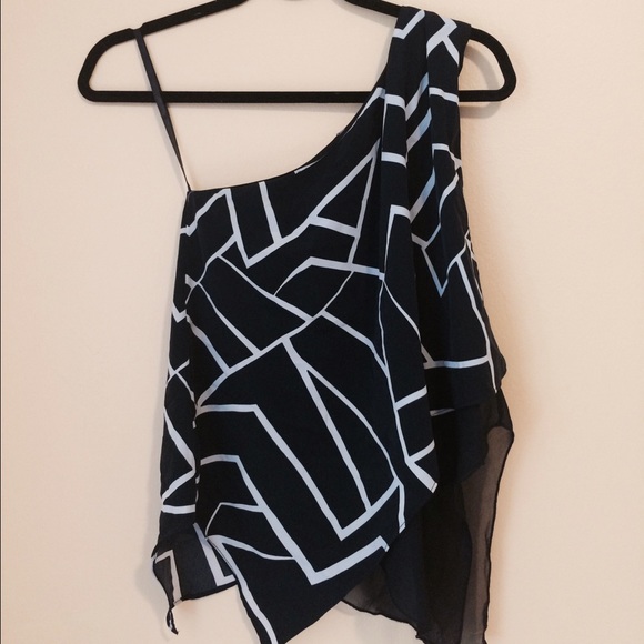 One shoulder top