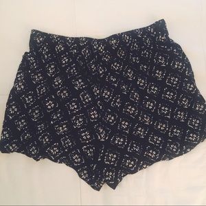 Black and Cream High waisted loose shorts