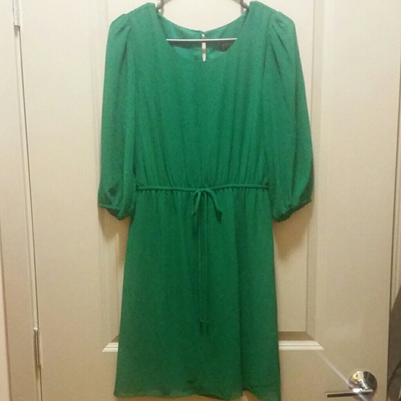 Green Free Flowing Dress Size 4