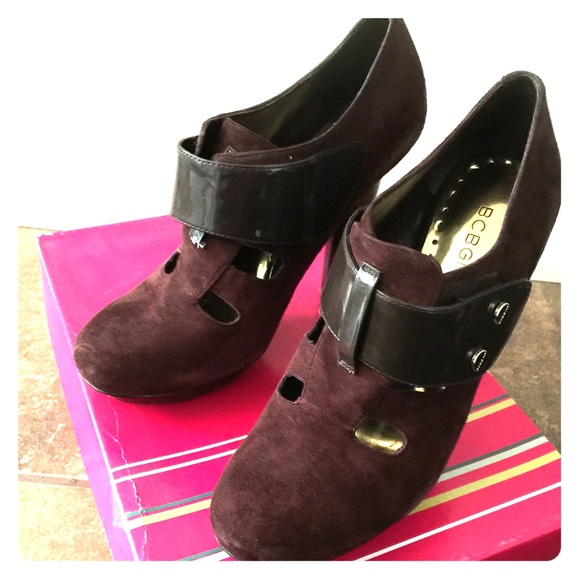 BCBG gorgeous platform booties😍