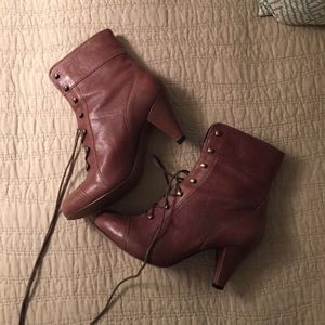 Lace up cognac boots!!