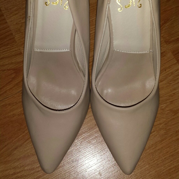 Beryl Sz6 Tan Pumps