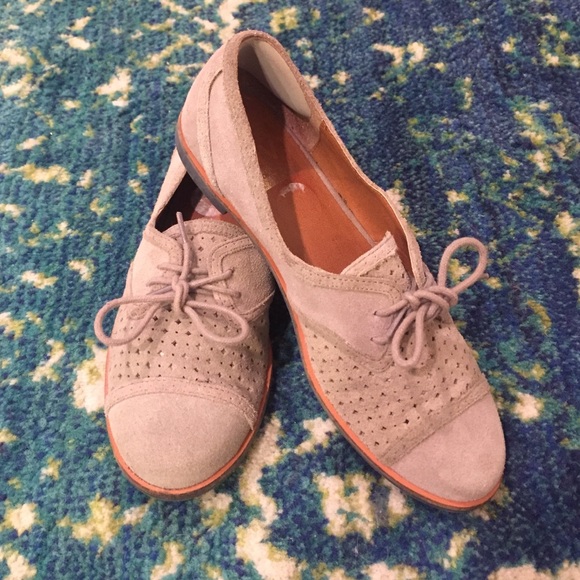 dV | Oxfords | Size 6