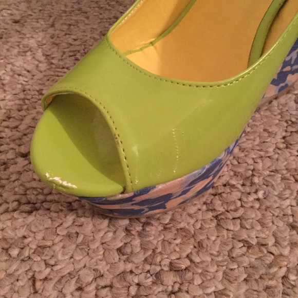 Shoe Republic LA Shoes - ππΌ Green Edee Wedge Peep Toe Sandals πΌπ Shoe Republic LA Shoes - ππΌ Green Edee Wedge Peep Toe Sandals πΌπ