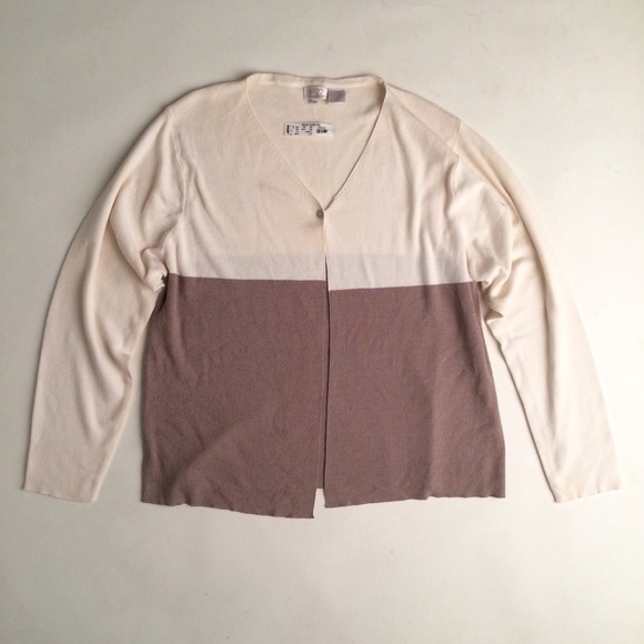 White House sweater