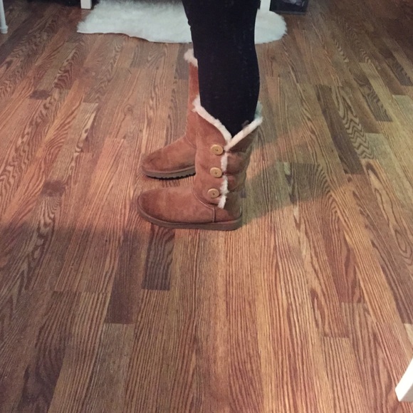 Chestnut Bailey Button Ugg Boots - Picture 3 of 4