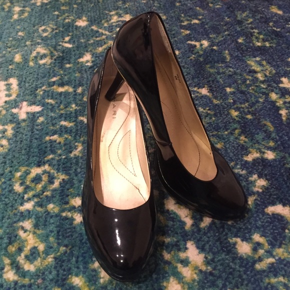 Tahari | Black Heels | Size 6