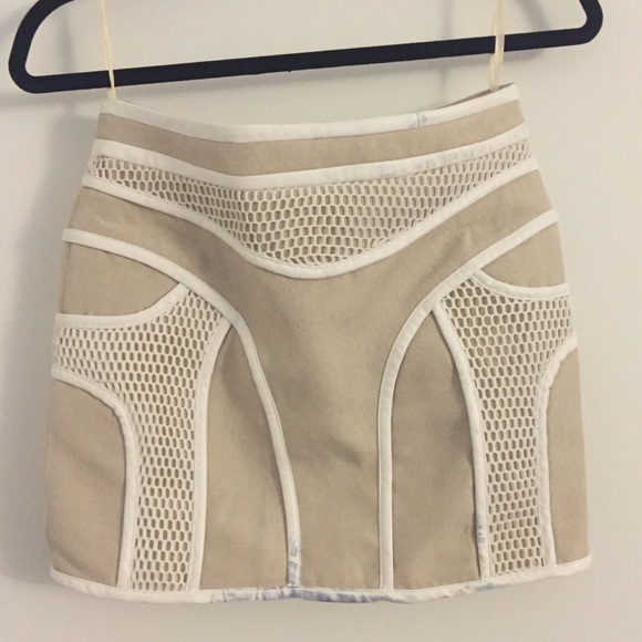 Linen Mini with Mesh Panel Design - Picture 4 of 4