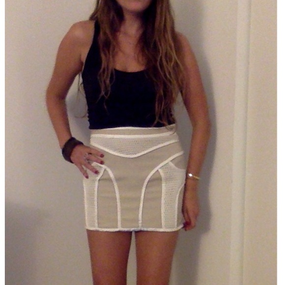 Linen Mini with Mesh Panel Design - Picture 3 of 4