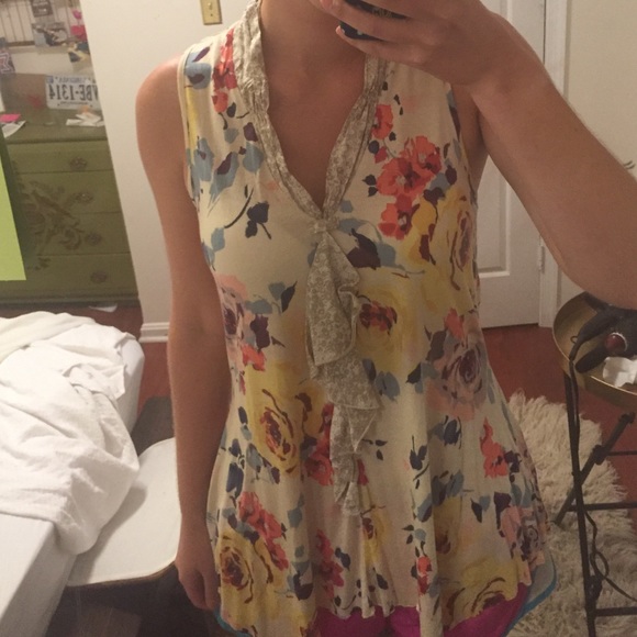 Anthropologie flower and light ruffle blouse