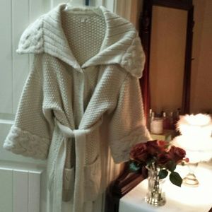 HOST PICK! ♡♡♡ A pea in the pod cream sweater