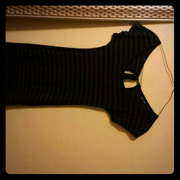 Black and gray knit top