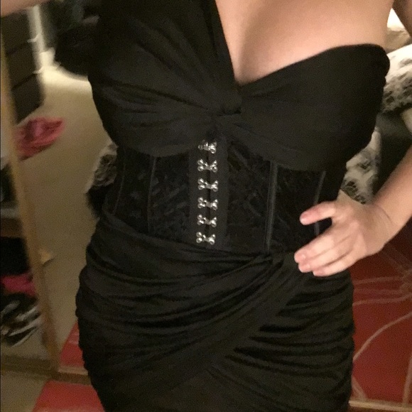 Corset, only the black color .