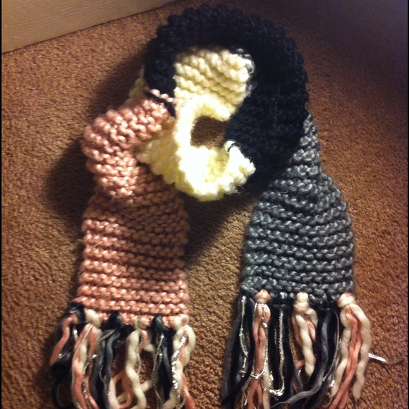 Knit scarf