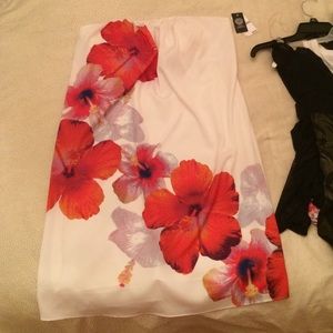 NWT Vince Camuto tube dress floral print st. Barts