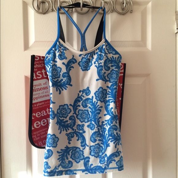 Lululemon tank size 4