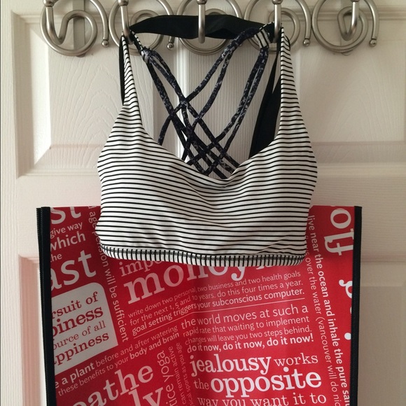 Lululemon Free to Be Wild bra size 4