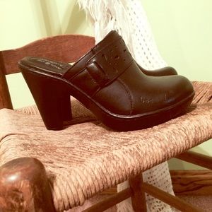 SALE Super cute BØC clogs!