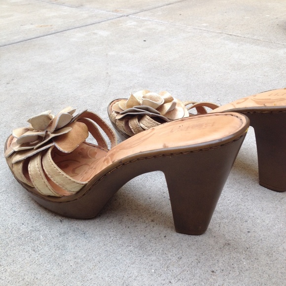Metallic Gold BORN Comfy Flower Heels 8.5