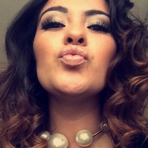 Meet your Posher, Alejandra