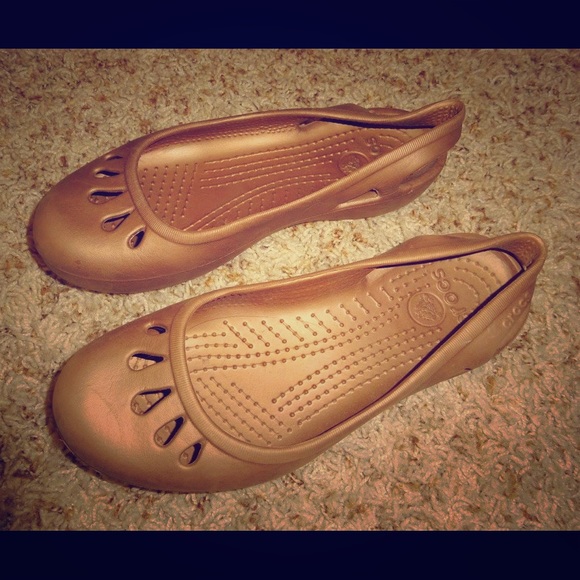 Brown Crocs size 7