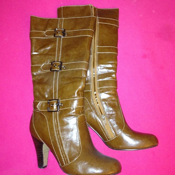 Boots - Picture 4 of 4