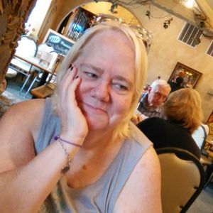 Meet your Posher, Lois