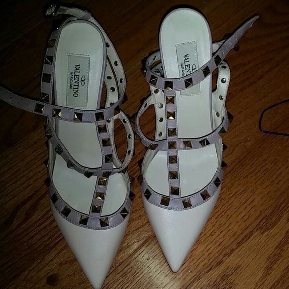 Rockstud heels in nude