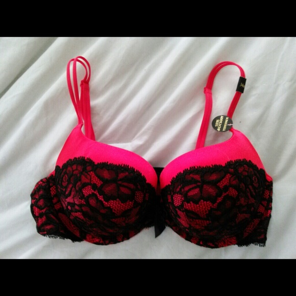 SOLD!!!!! Victoria Secret Bombshell Bra 34B - Picture 1 of 3