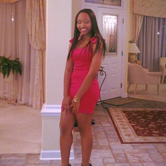 Little red dress - Picture 2 of 3